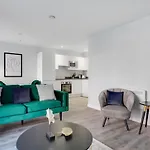 Modern Fabulous Flat In Central Birmingham