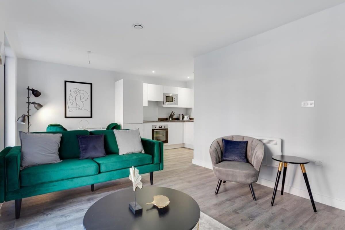 Modern Fabulous Flat In