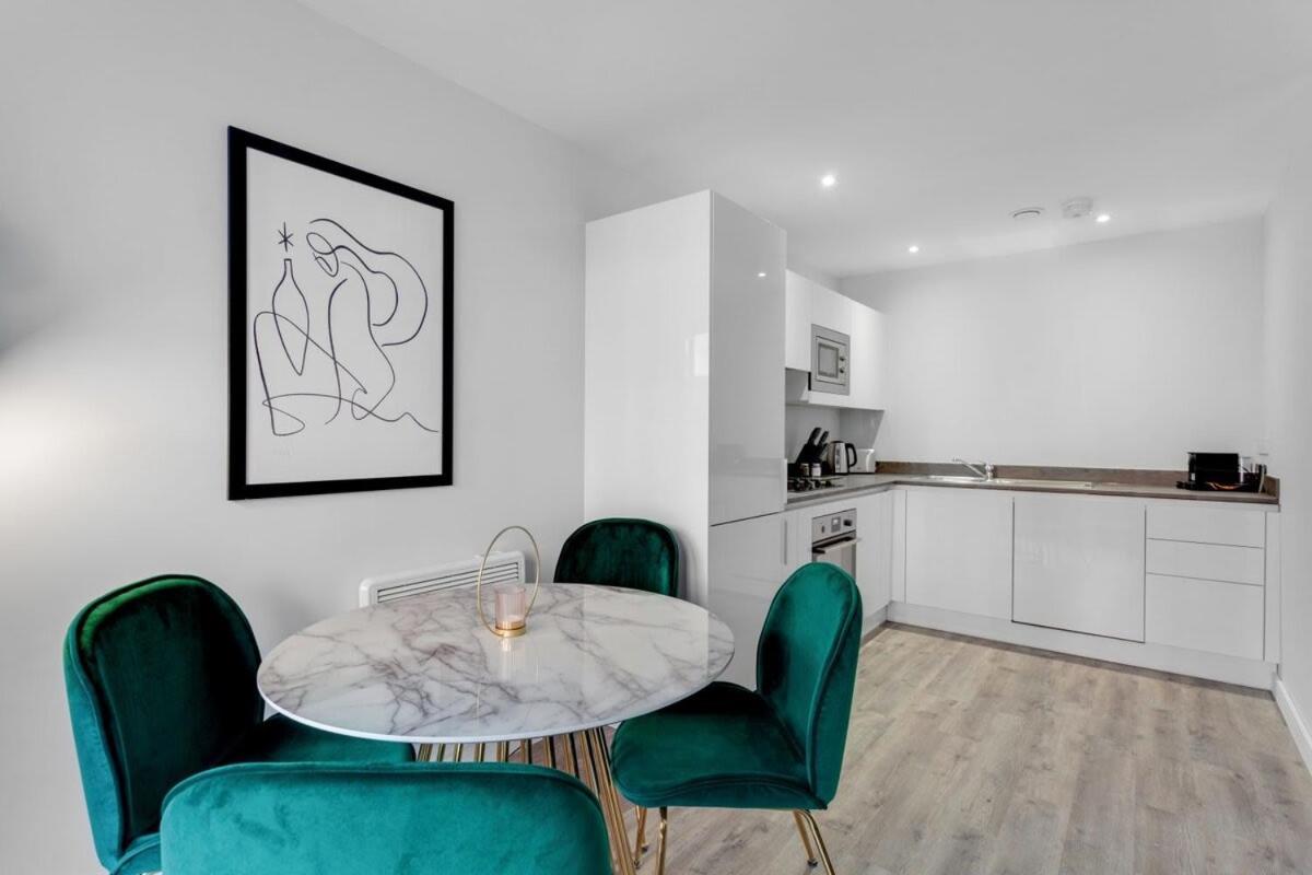 Modern Fabulous Flat In *